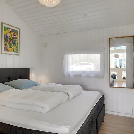 Cozy In With Wifi Holiday home Dronningmolle